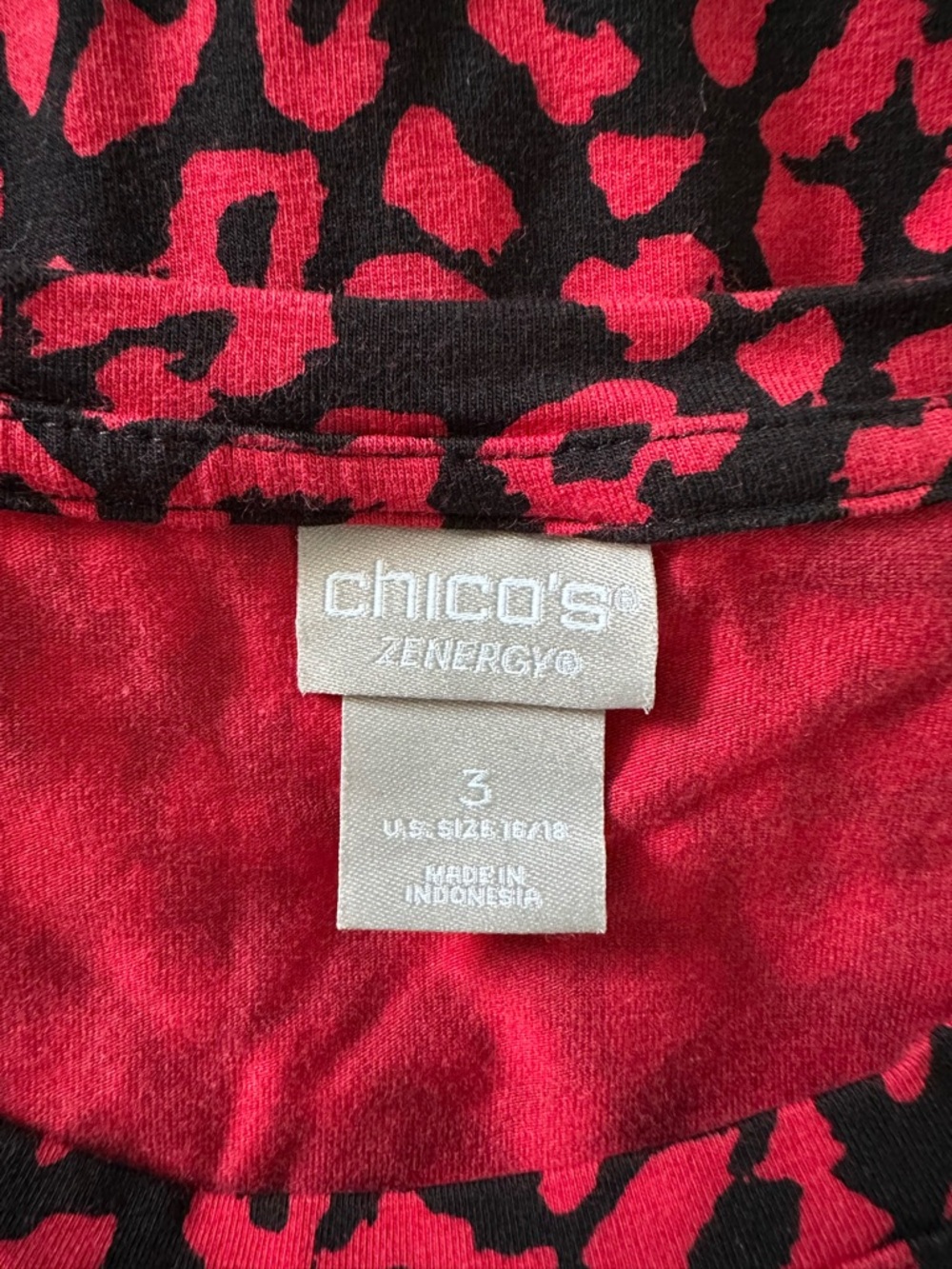 Chico’s Size 3 Zenergy Red Black Leopard Print Pullover Top Soft Stretch XL 16 - Picture 4 of 6